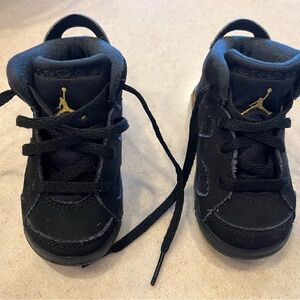 Jordan Kids Black Sneakers with Gold Jumpman